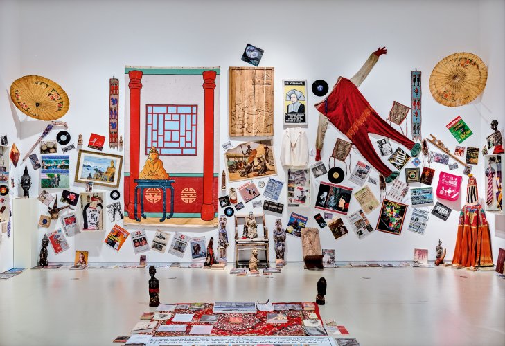 Georges Adéagbo: ‛La révolution et les révolutions’, 2016, exhibition view 11. Shanghai Biennale