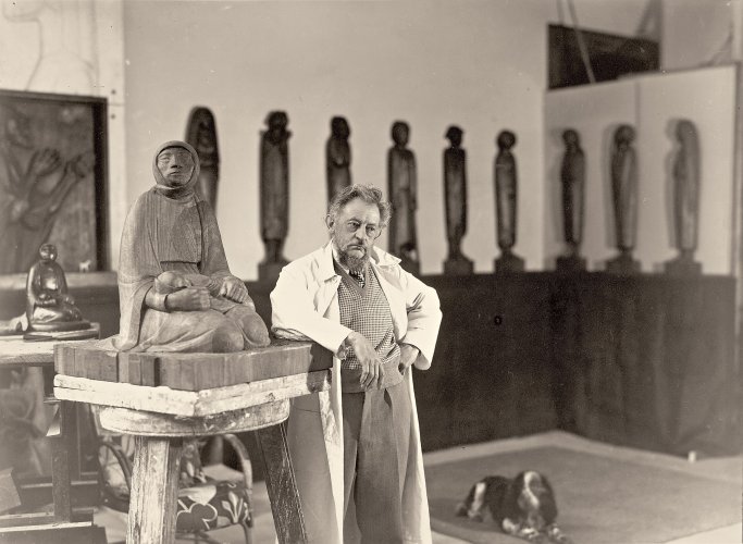 Ernst Barlach in seinem Atelier, 1935